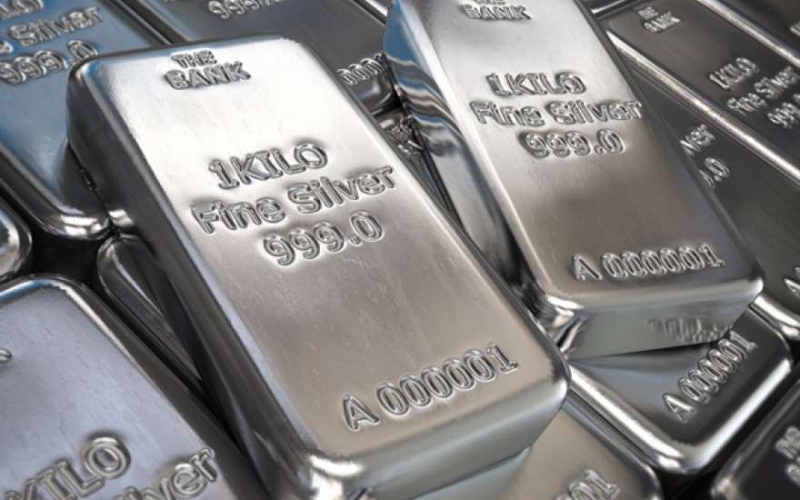 The price of silver broke a historical record, exceeding $86 per ounce.