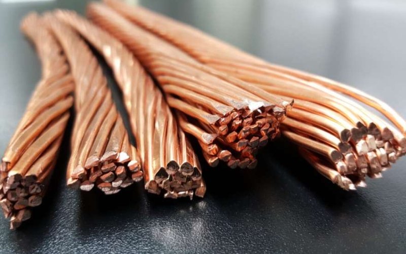 Мідь досягла нового рекорду, торгуючись вище 13 300 доларів за тонну.